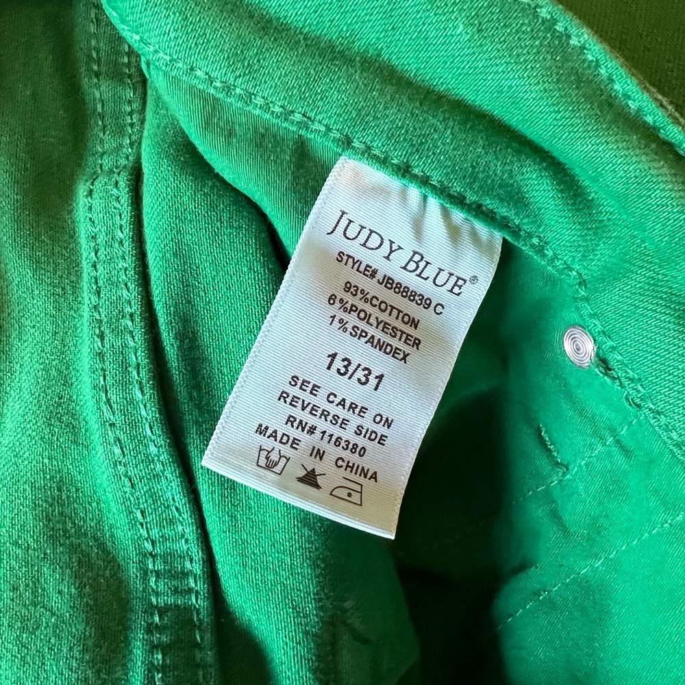 Judy Blue Kelly Green crops